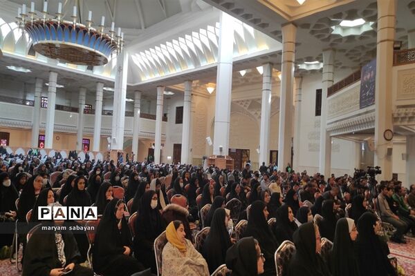 کارگاه آموزشی «بی‌هویتی زن در فرهنگ غرب و فروپاشی خانواده» در حرم مطهر شاهچراغ