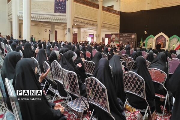 کارگاه آموزشی «بی‌هویتی زن در فرهنگ غرب و فروپاشی خانواده» در حرم مطهر شاهچراغ
