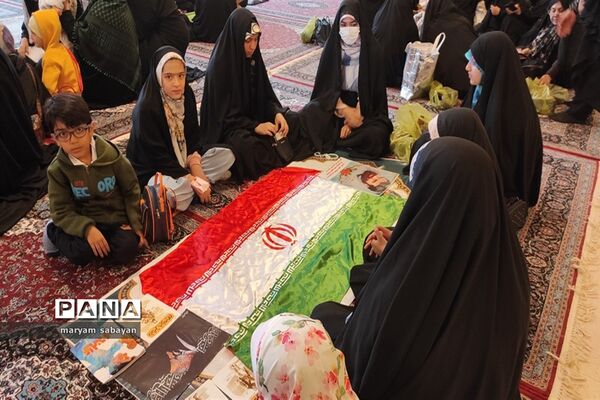 حضور دانش‌آموزان استان فارس در نماز جمعه شهر شیراز