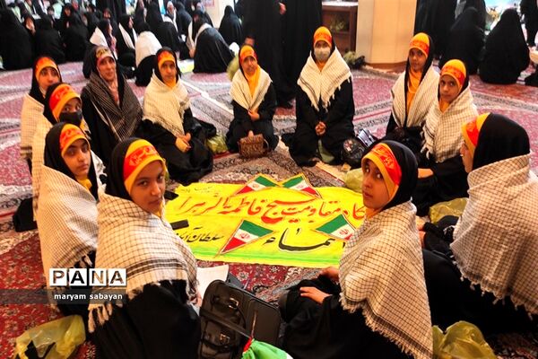 حضور دانش‌آموزان استان فارس در نماز جمعه شهر شیراز