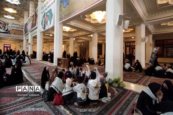 حضور دانش‌آموزان استان فارس در نماز جمعه شهر شیراز