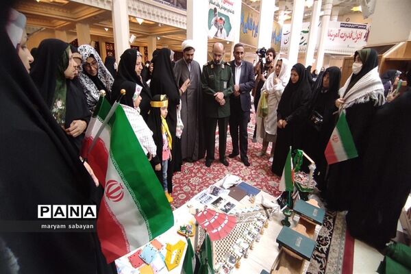 حضور دانش‌آموزان استان فارس در نماز جمعه شهر شیراز