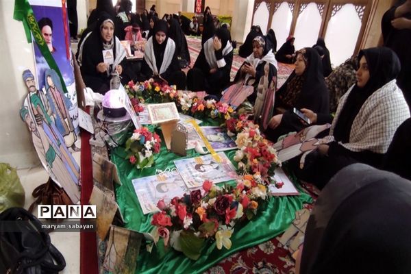 حضور دانش‌آموزان استان فارس در نماز جمعه شهر شیراز