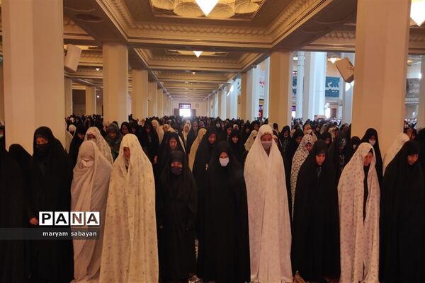 حضور دانش‌آموزان استان فارس در نماز جمعه شهر شیراز