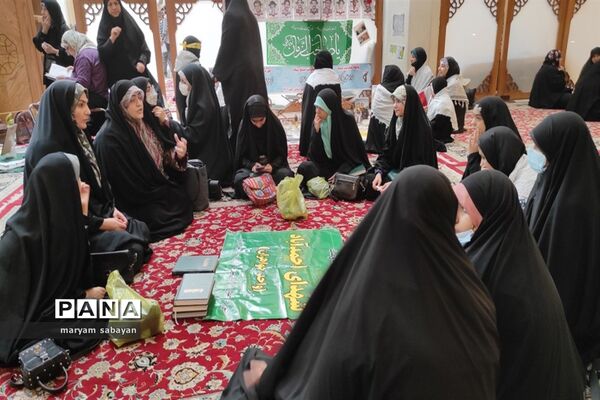 حضور دانش‌آموزان استان فارس در نماز جمعه شهر شیراز