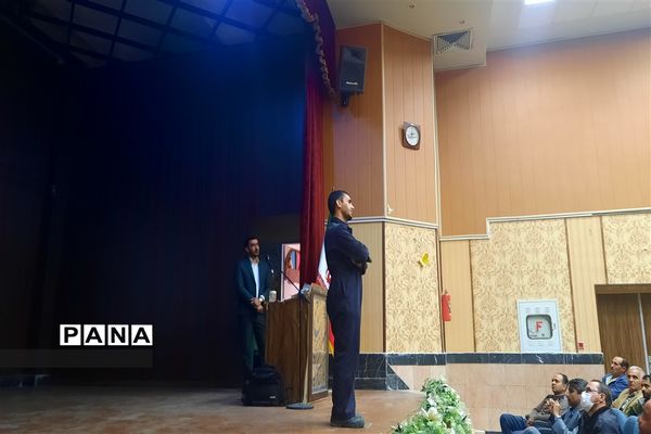 کارگاه‌ آموزشی سرایدارن و خدمات‌ مدارس ناحیه ۷مشهد