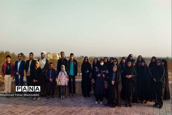 باغ‌گردی و بازدید مربیان پرورشی شهرستان سمنان از بناهای تاریخی
