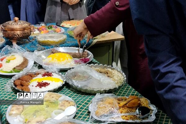برگزاری جشنواره غذای سالم و محلی در دبیرستان  توحید شهرستان خاتم