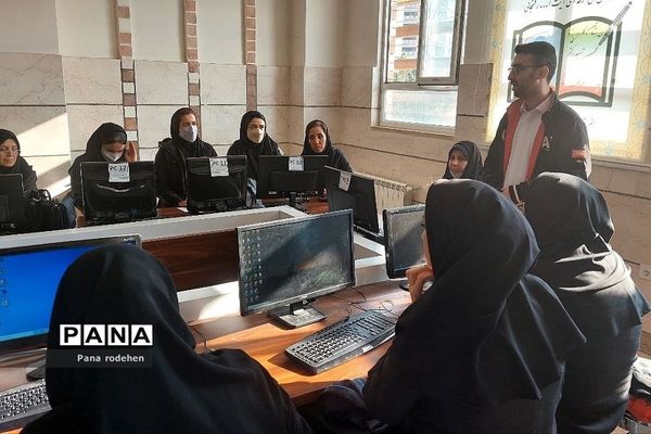 برگزاری کارگاه سواد رسانه‌ای در آموزش و پرورش رودهن