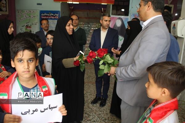سپاس مربی توسط دانش‌آموزان پیشتاز استان بوشهر