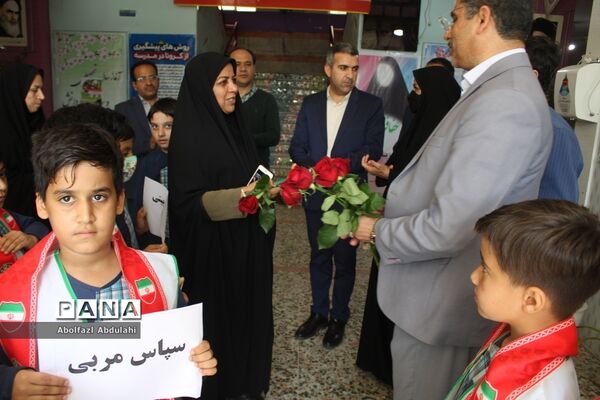 سپاس مربی توسط دانش‌آموزان پیشتاز استان بوشهر