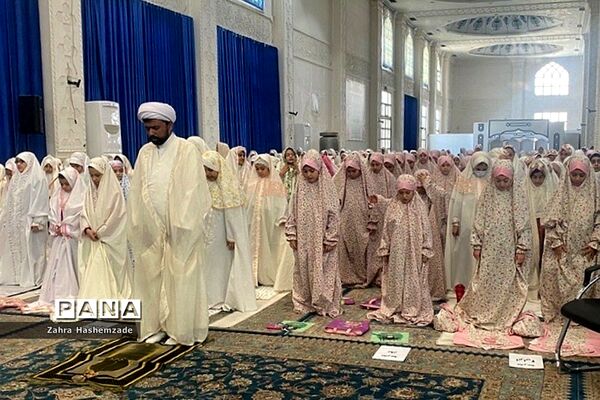 جشن تکلیف مدارس نواحی یک شهرری در آستان مقدس شیخ‌صدوق