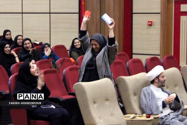 برگزاری مراسم تقدیر از مربیان پرورشی بهارستان‌دو به مناسبت هفته امور تربیتی