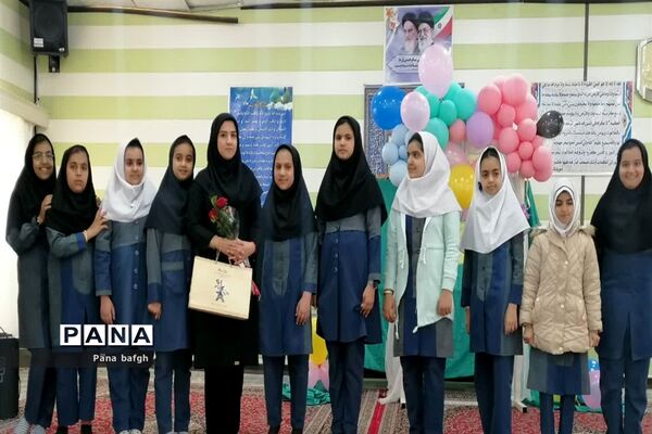 تقدیر از مربی پرورشی مدرسه هفت تیر بافق