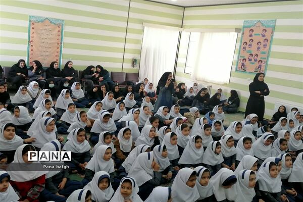 تقدیر از مربی پرورشی مدرسه هفت تیر بافق