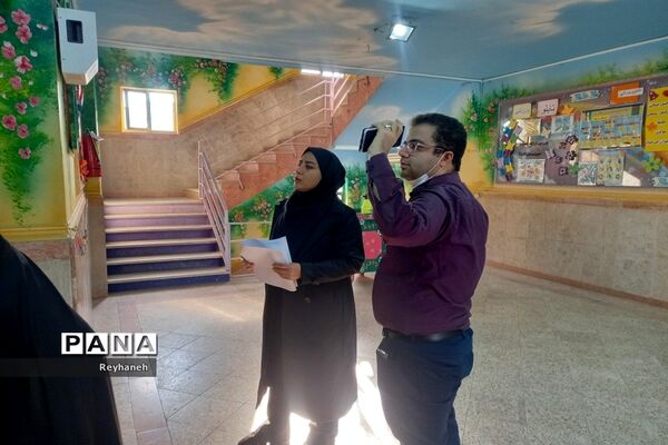 بازدید شبکه بهداشت از دبیرستان عدالت شهر جوادآباد