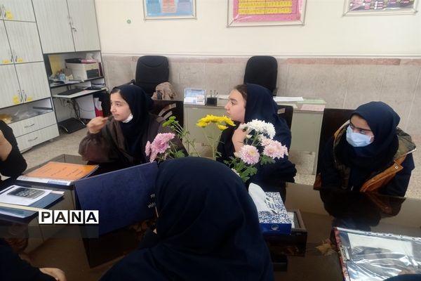 جلسه شورای دانش‌آموزی در دبیرستان عدالت