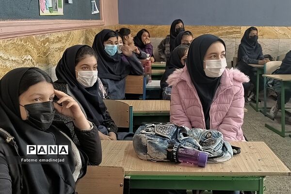 کارگاه  آموزشی هلال احمر پیرامون طرح دادرس در مدرسه تربیت رودهن