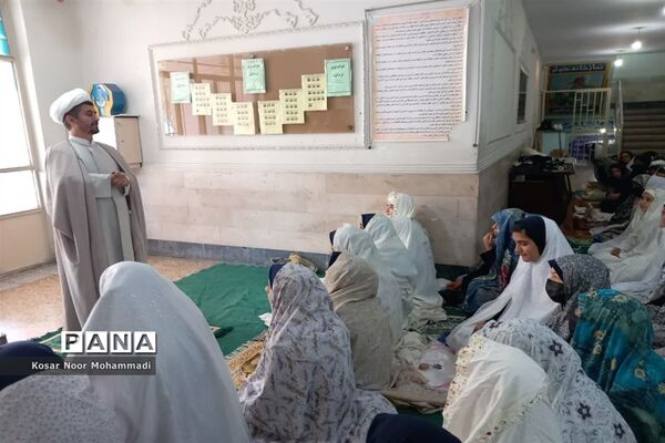 نمازجماعت درآموزشگاه آیت‌الله گلپایگانی اسلامشهر