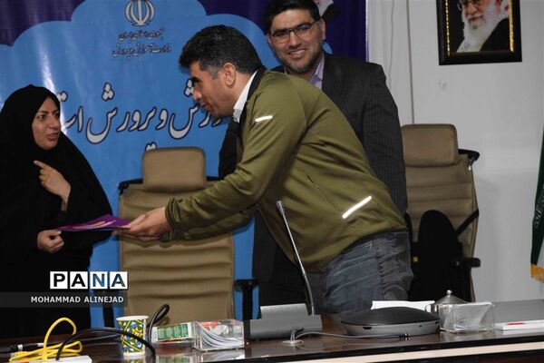 نشست خبری معاون پرورشی و فرهنگی آموزش و پرورش استان  لرستان