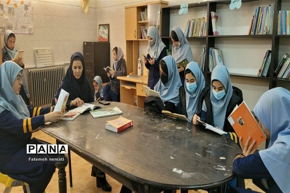 سومین نشست کتاب‌‌‌خوانی‌‌ در آموزشگاه شایستگان ملارد