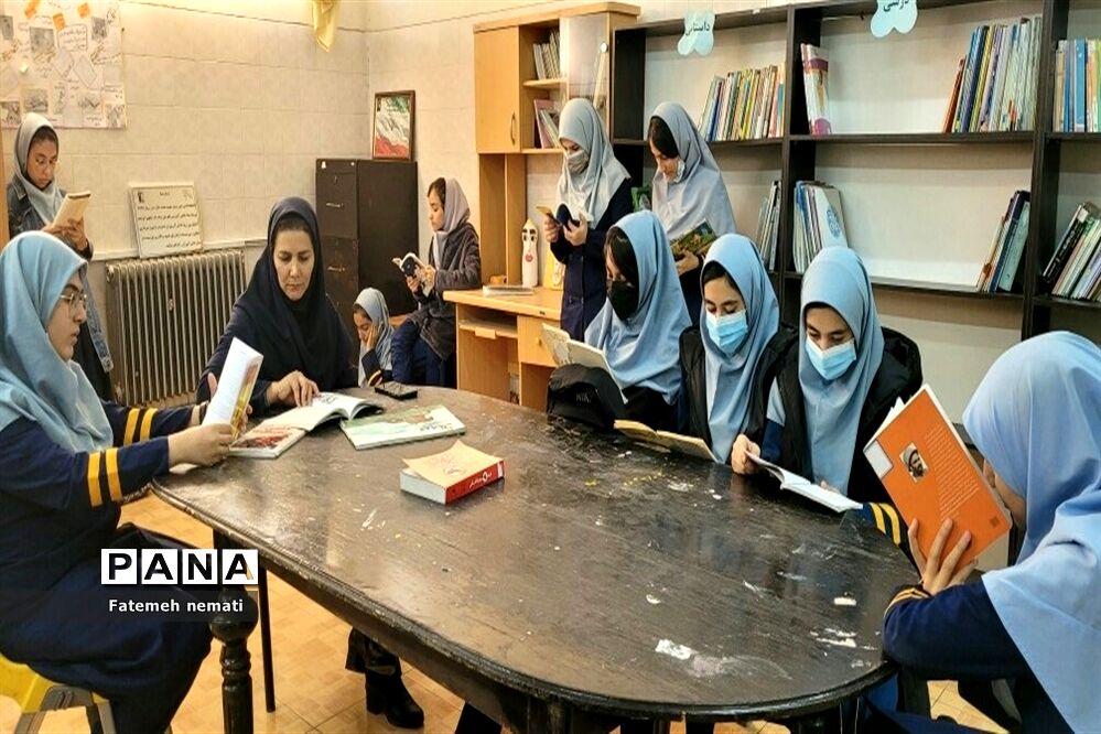 سومین نشست کتاب‌‌‌خوانی‌‌ در آموزشگاه شایستگان ملارد