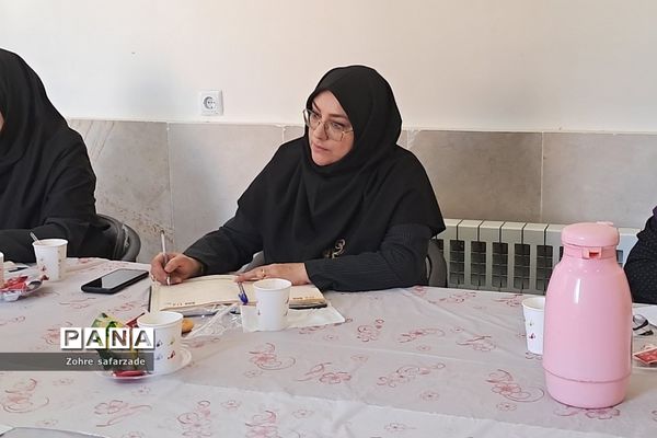 نشست کیفی و هماهنگی مدیران هنرستان‌ها در آموزش و پرورش رودهن