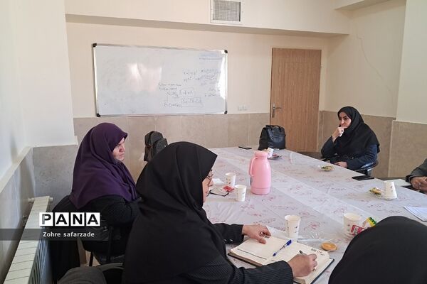 نشست کیفی و هماهنگی مدیران هنرستان‌ها در آموزش و پرورش رودهن