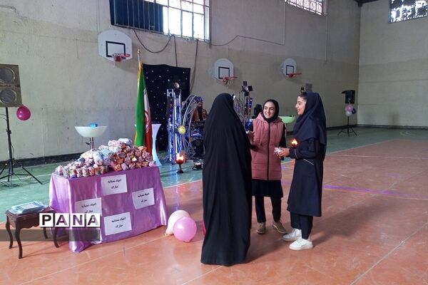 جشن بزرگ اعیاد شعبانیه و تقدیر از دانش‌آموزان دبیرستان طالقانی رودهن