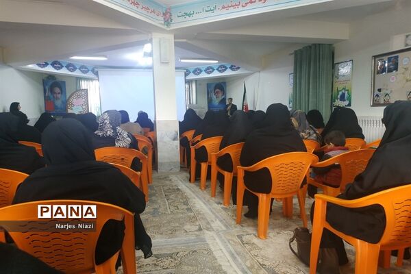 برگزاری جلسه هدایت تحصیلی ویژه والدین دانش‌آموزان دبیرستان شاهد هاجر