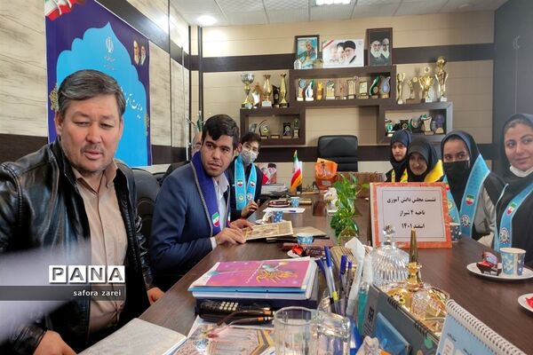 نشست ماهانه مجلس دانش‌آموزی ناحیه چهار شیراز