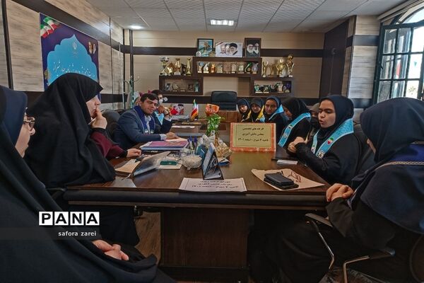 نشست ماهانه مجلس دانش‌آموزی ناحیه چهار شیراز