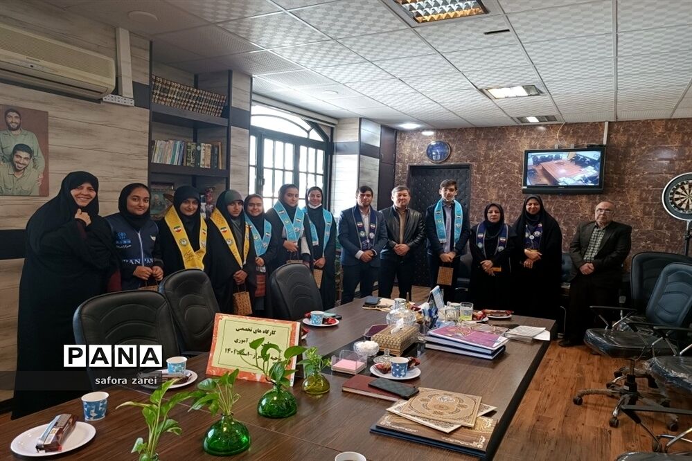 نشست ماهانه مجلس دانش‌آموزی ناحیه چهار شیراز