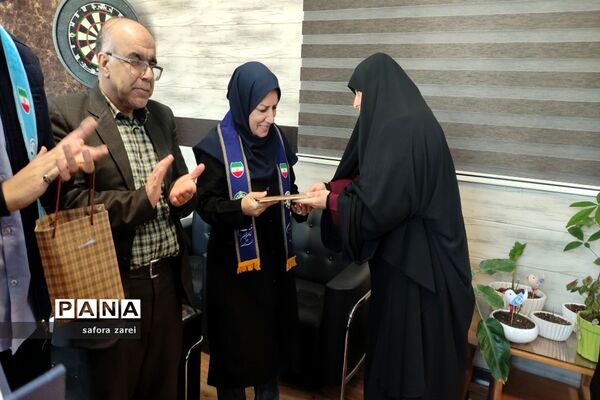 نشست ماهانه مجلس دانش‌آموزی ناحیه چهار شیراز
