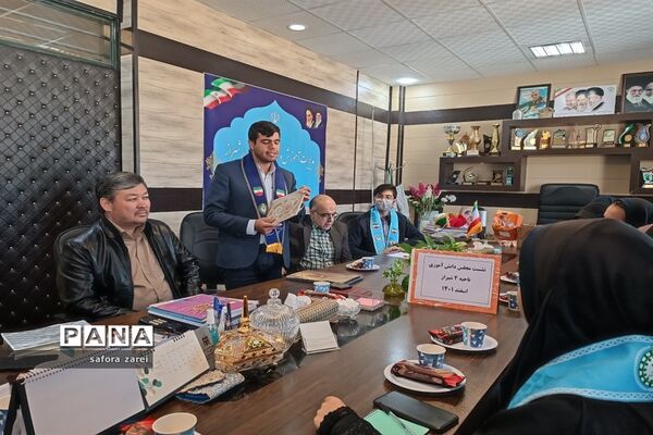 نشست ماهانه مجلس دانش‌آموزی ناحیه چهار شیراز