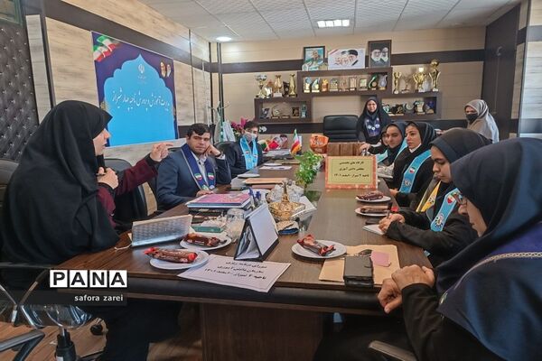 نشست ماهانه مجلس دانش‌آموزی ناحیه چهار شیراز