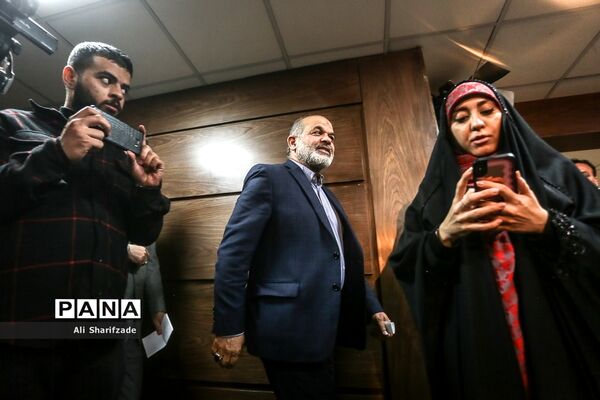 نشست وزرای آموزش و پرورش و کشور در ارتباط با مسمومیت دانش‌آموزان