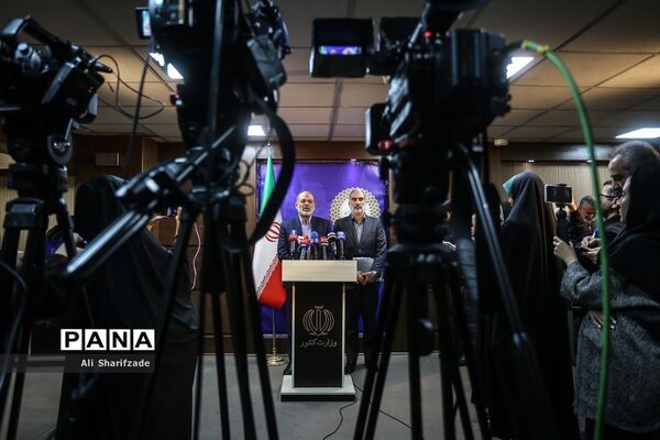 نشست وزرای آموزش و پرورش و کشور در ارتباط با مسمومیت دانش‌آموزان