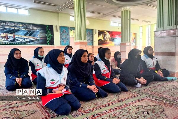 برگزاری دوره هلال احمر ویژه دختران مدرسه فاطمیه ملارد