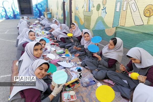 دست به قلم شدن دانش‌آموزان خوش ذوق یزدی برای امام زمان(عج)