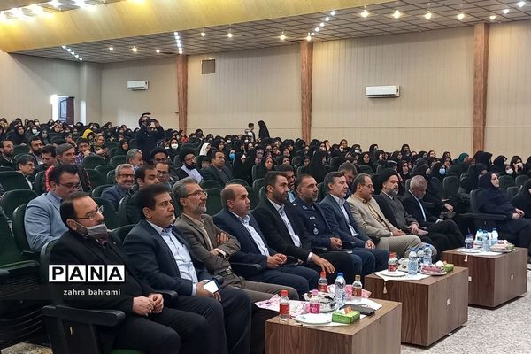 برگزاری اجلاسیه نماز ناحیه 3 شیراز در تالار معلم