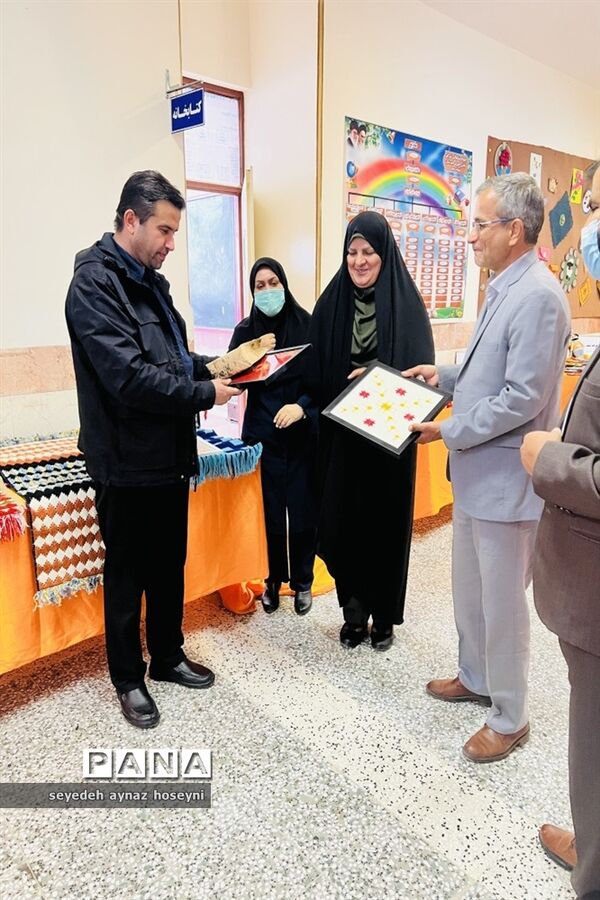 نمایشگاه صنایع دستی در نیمروز