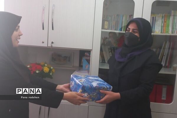 تقدیر از فعالان تربیتی مدارس رودهن توسط مدیران مدارس