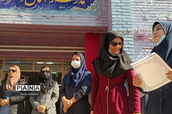 تقدیر از فعالان تربیتی مدارس رودهن توسط مدیران مدارس