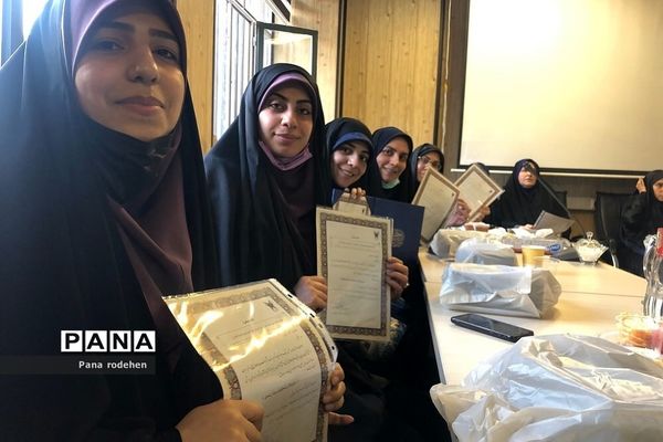 تقدیر از فعالان تربیتی مدارس رودهن توسط مدیران مدارس