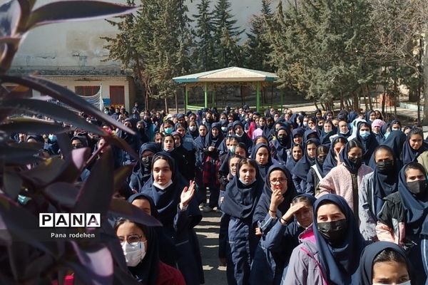 تقدیر از فعالان تربیتی مدارس رودهن توسط مدیران مدارس