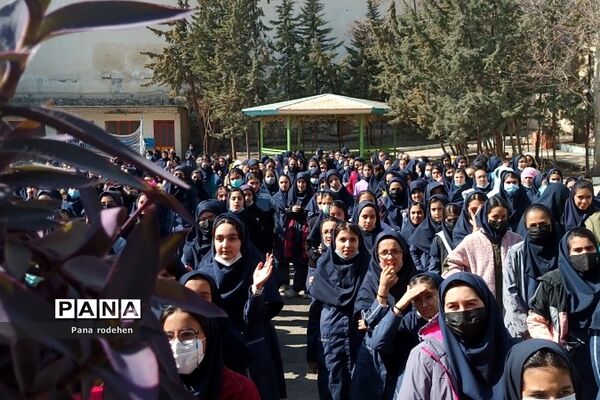 تقدیر از فعالان تربیتی مدارس رودهن توسط مدیران مدارس