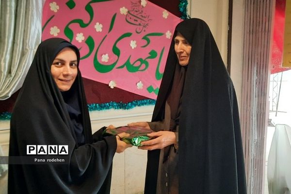 تقدیر از فعالان تربیتی مدارس رودهن توسط مدیران مدارس