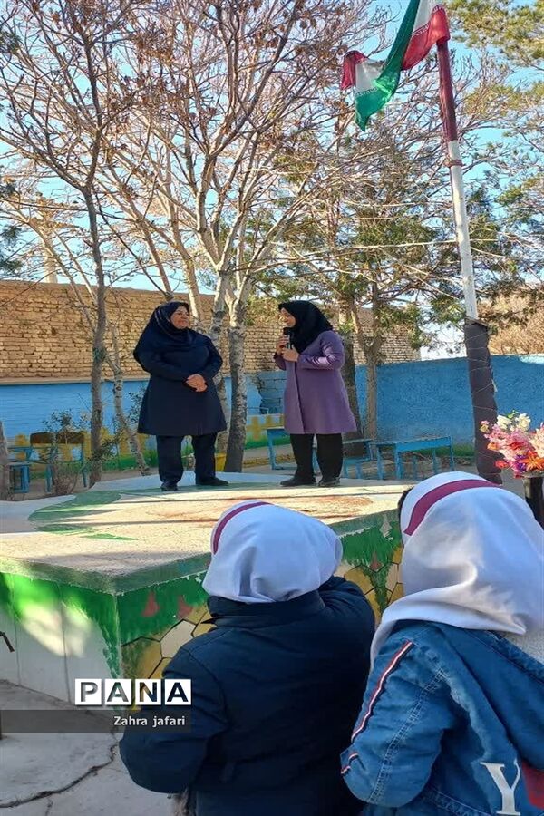 تقدیر از معاون پرورشی دبستان حضرت زینب خاتم