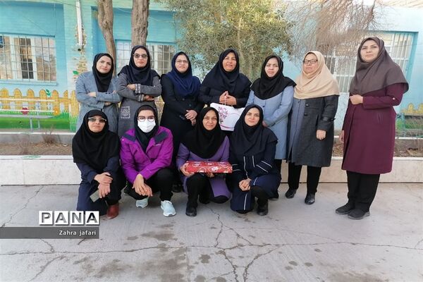 تقدیر از معاون پرورشی دبستان حضرت زینب خاتم